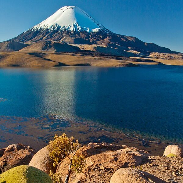 Norte-Chile-Parque-Nacional-Lauca-Lago-Chungara Lago Chungará en el norte de Chile, Parque Nacional Lauca