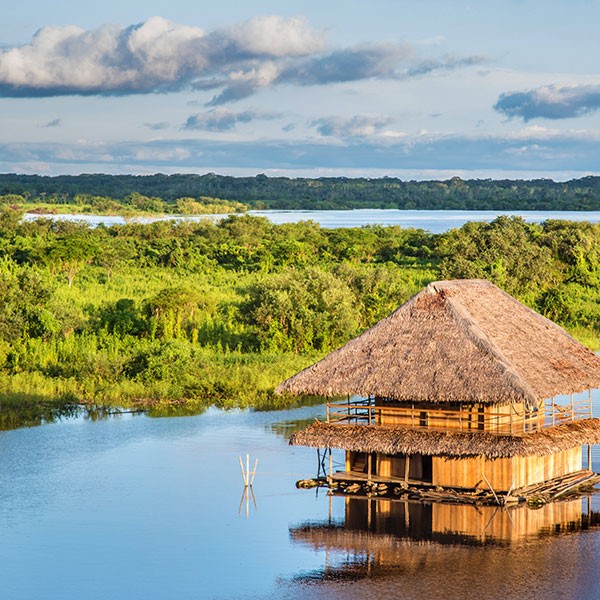 Iquitos salida del crucero por el Amazonas Perú
