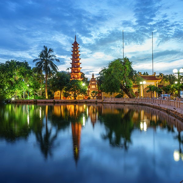 Pagoda Tran Quoc en Hanoi, inicio del viaje Vietnam Camboya y playa