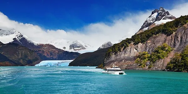 Navegación por el Glaciar Spegazzini en Patagonia Argentina