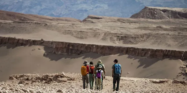 Ruta a pie Cordillera de la Sal, actividades en el Explora Atacama, Chile