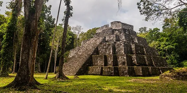 Visita a Yaxhá en el viaje a México y Guatemala