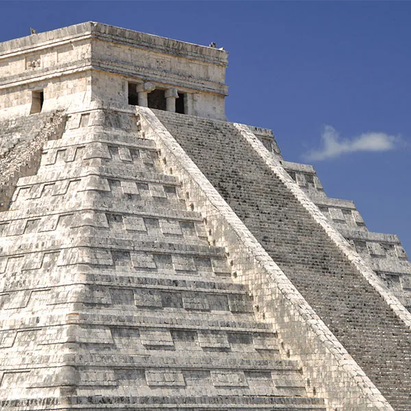 Templo Kukulkan en Chichen Itzá, México