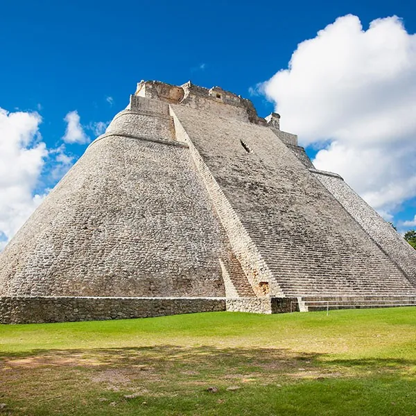 Pirámide del mago, Uxmal, México