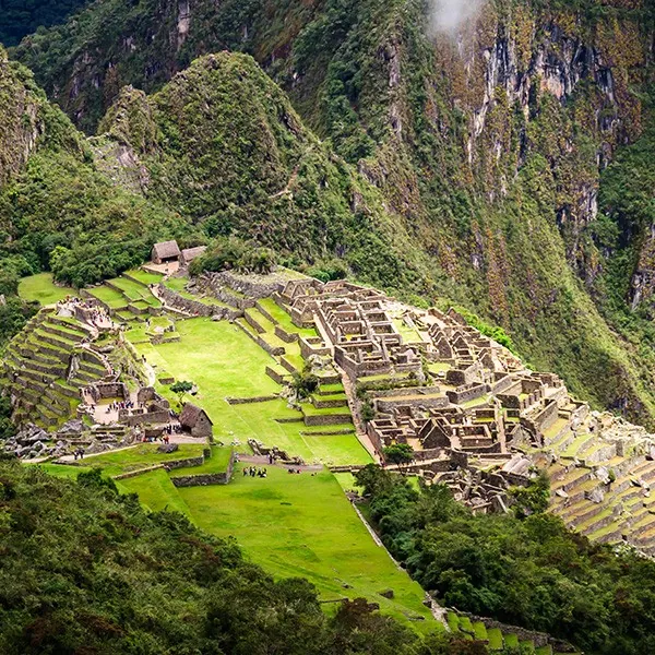 Subida a Huayna Picchu para contemplar Machu Picchu en Perú