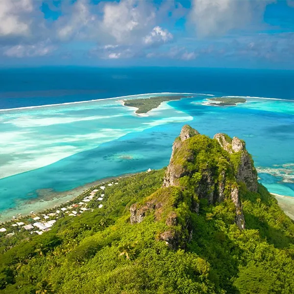 Vista aérea de Bora Bora en la Polinesia francesa