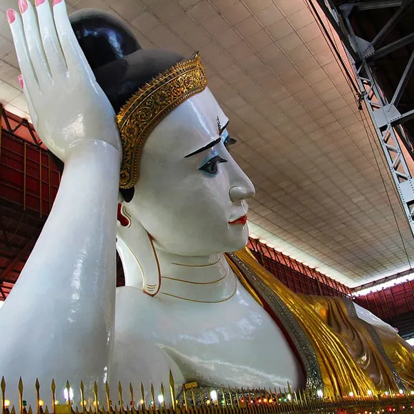 Buda reclinado en Rangún, Myanmar