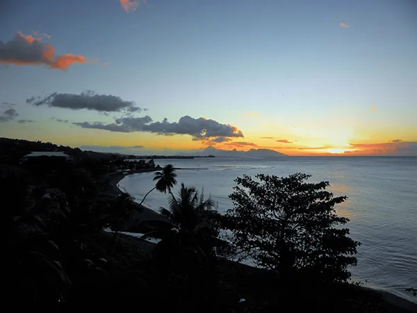 Puesta de sol en Tahití