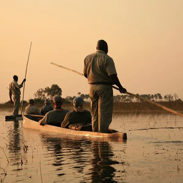 Safari en mokoro en el delta del Okavango