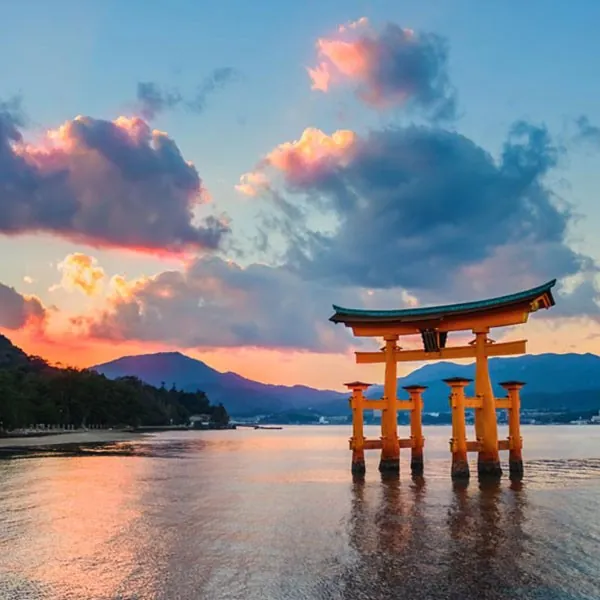 Santuario de Itsukushima en la Isla Miyajima, Japón