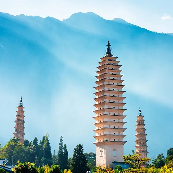Visita a las Tres Pagodas del Templo Chongsheng en el viaje a Yunnan y Sichuan