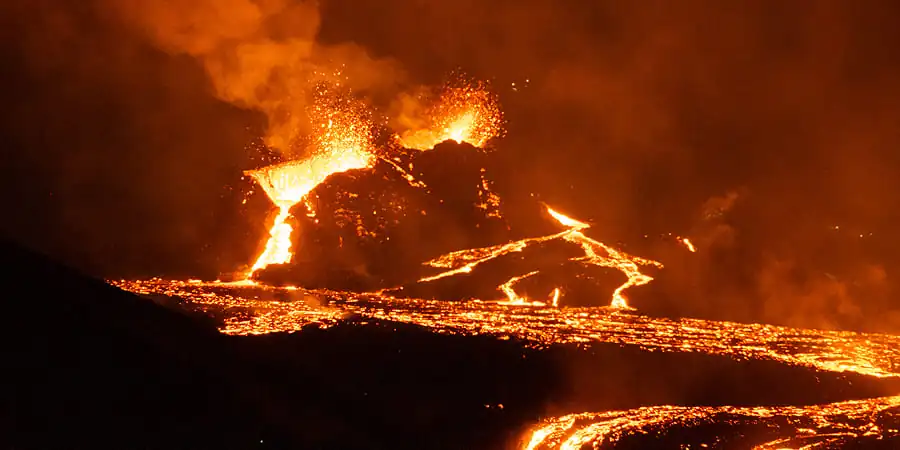 SOBREVUELO-EN-HELICÓPTERO-DE-ERUPCIÓN-VOLCÁNICA BOGOTÁ: PARQUE NATURAL CHINGAZA